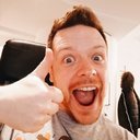Luca F. smiling and giving a thumbs up - Italian freelancer learning German